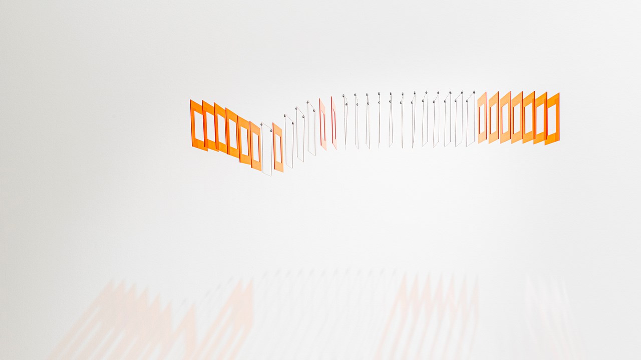 Elias Crespin, Tetralineados Orange, 2010. Vy från Bildmuseet 2024